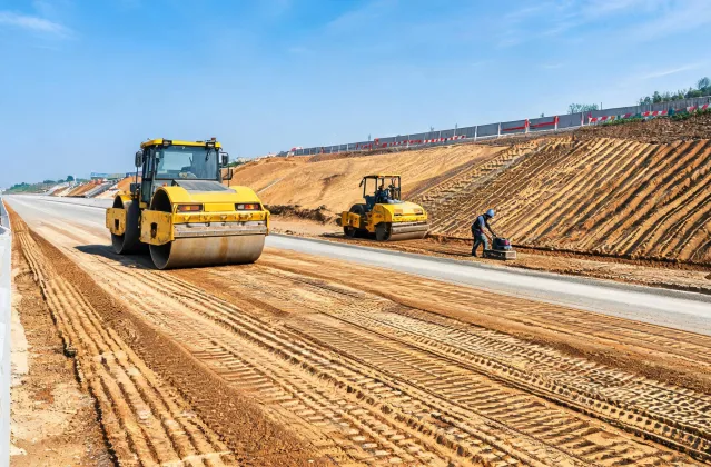 Coordinated Hamm compaction package on highway and embankment